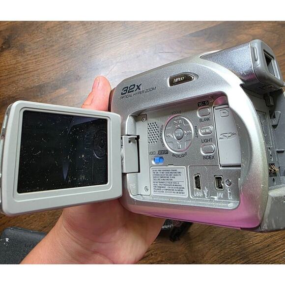 JVC Digital Video Camera GR-D395U 32X Optical Zoom Mini DV Wide Mode Silver W/ S - Picture 7 of 16
